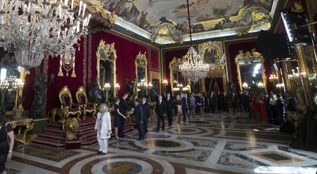 Los Reyes reciben a los invitados a la recepción de la Fiesta Nacional el 12 de octubre del año pasado