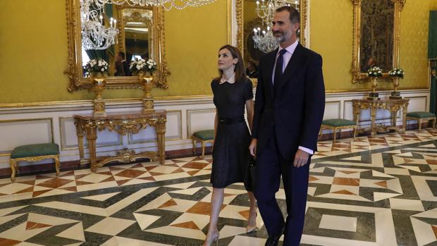 Los Reyes, en el Palacio de Aranjuez, donde se encontraban cuando se anunció la nueva ronda de consultas