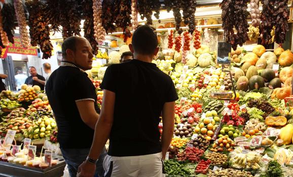 Una parada del mercado de la Boquería recibe el título de «mejor frutería de España»