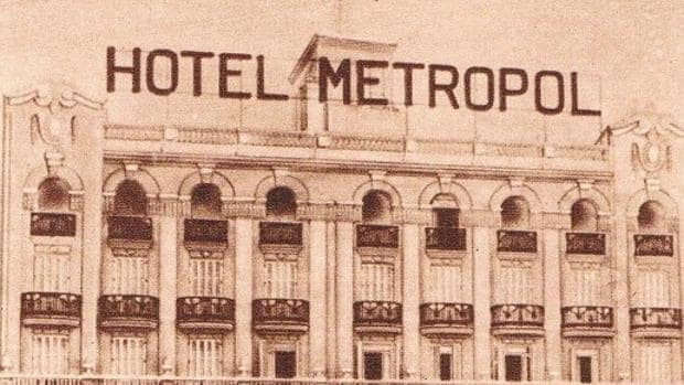 Imagen de la fachada del Hotel Metropol, recogida en el libro «Comercios Históricos de Valencia»
