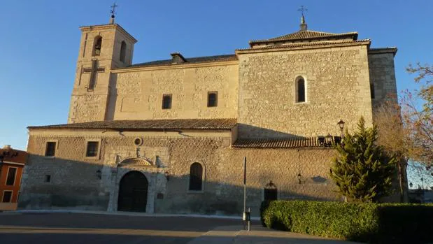 Iglesia matriz ocañense, destaca en su fachada su torre de dos cuerpos de diferentes estilos