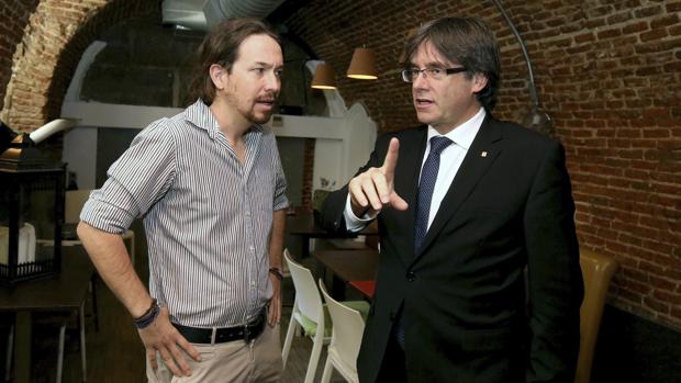 Pablo Iglesias con Carles Puigdemont, la pasada semana en Madrid