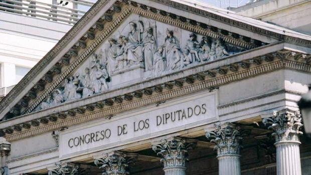 El pleno del Congreso da luz verde a adelantar las elecciones al 18 de diciembre