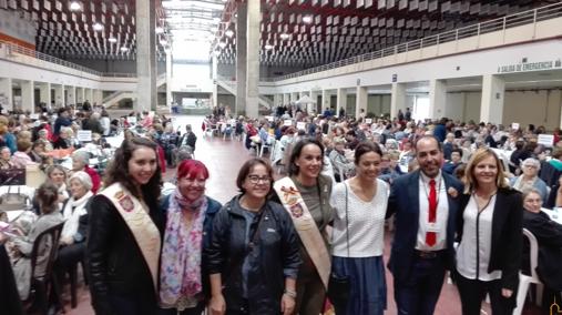 La alcaldesa de Ciudad Real, junto a la Dulcinea y Dama de Honor, la diputada de la comarca de Daimiel y el organizador, entre otros, durante la inauguración del certamen