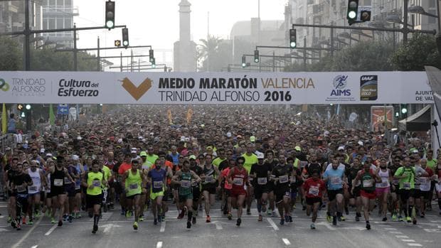 Imagen de la salida del Medio Maratón Valencia Trinidad Alfonso