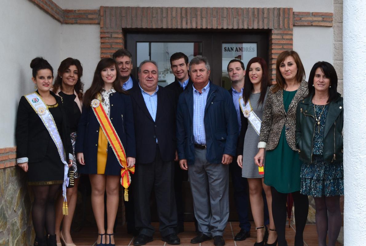 Pedro Casas y Vicente Tirado (en el centro) tras la inauguración del nuevo espacio socio-cultural