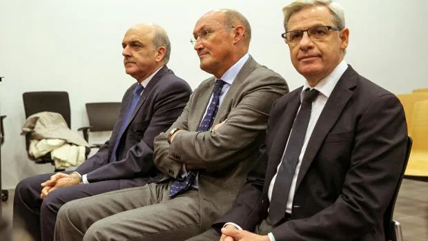 Los tres acusados, durante el juicio celebrado en la Audiencia Provincial de Zaragoza