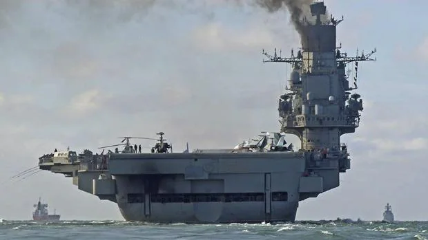 El portaaviones ruso Almirante Kuznetsov, a su paso por el Canal de la Mancha el pasado día 21