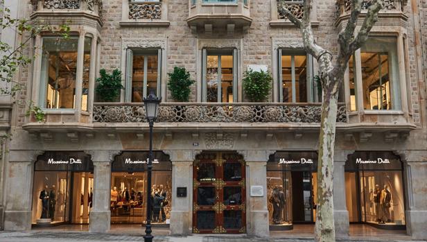 Fachada de la tienda de Massimo Dutti