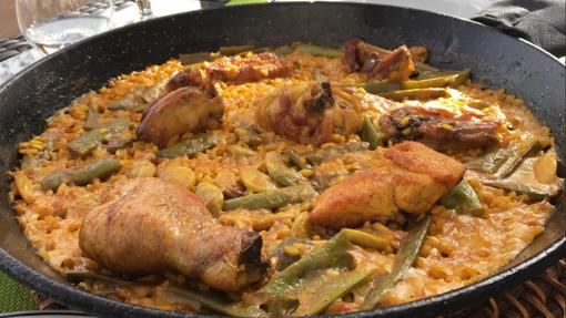 Imagen de una paella valenciana del restaurante «Levante»