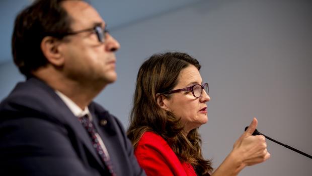 Mónica Oltra y Vicent Soler, ayer, durante la presentación de los presupuestos de 2017