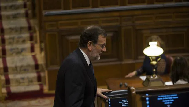 «Curri Valenzuela: Rajoy, el presidente del Gobierno elegido con menos votos en contra.»