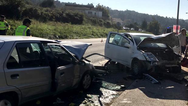 Accidente registrado ayer en la AC-550, en sentido Outes y a la altura del término de Noia (La Coruña)