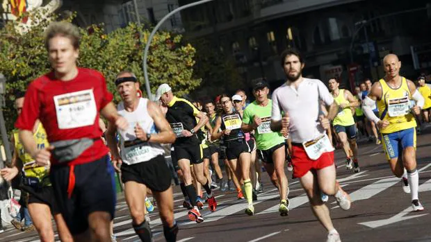 Imagen de archivo de corredores en el medio maratón en Valencia celebrado este mes