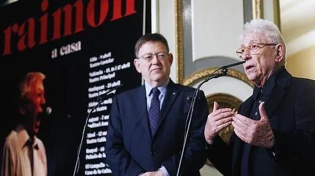 El presidente Puig y Raimon, en la presentación de la gira impulsada por la Generalitat