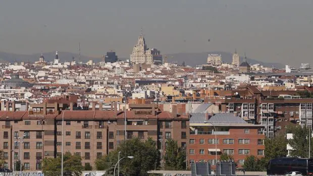 Vista exterior de Madrid, envuelta en una «boina» de contaminación