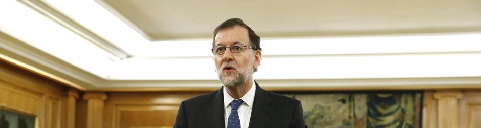 El presidente del Gobierno, Mariano Rajoy, junto a Soraya Sáenz de Santamaría