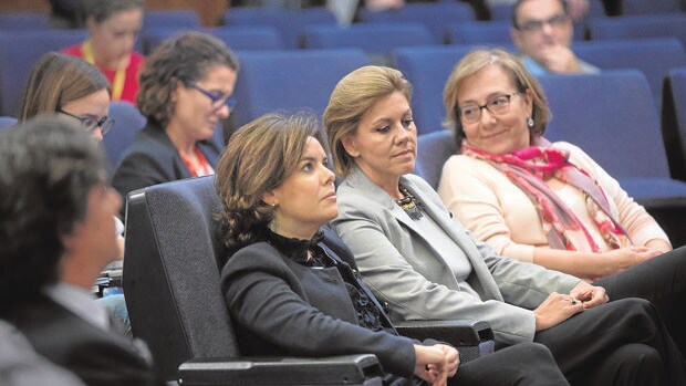 Soraya Sáenz de Santamaría y María Dolores de Cospedal, la pasada semana en una rueda de prensa