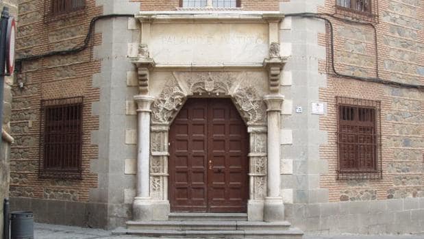 Puerta de la Audiencia Provincial de Toledo