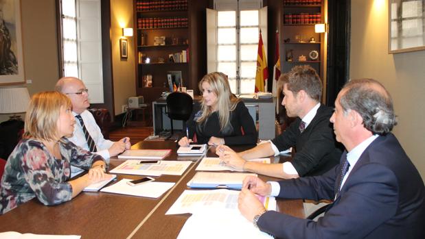 La consejera de Fomento se ha reunido con los responsables de la Junta en Albacete