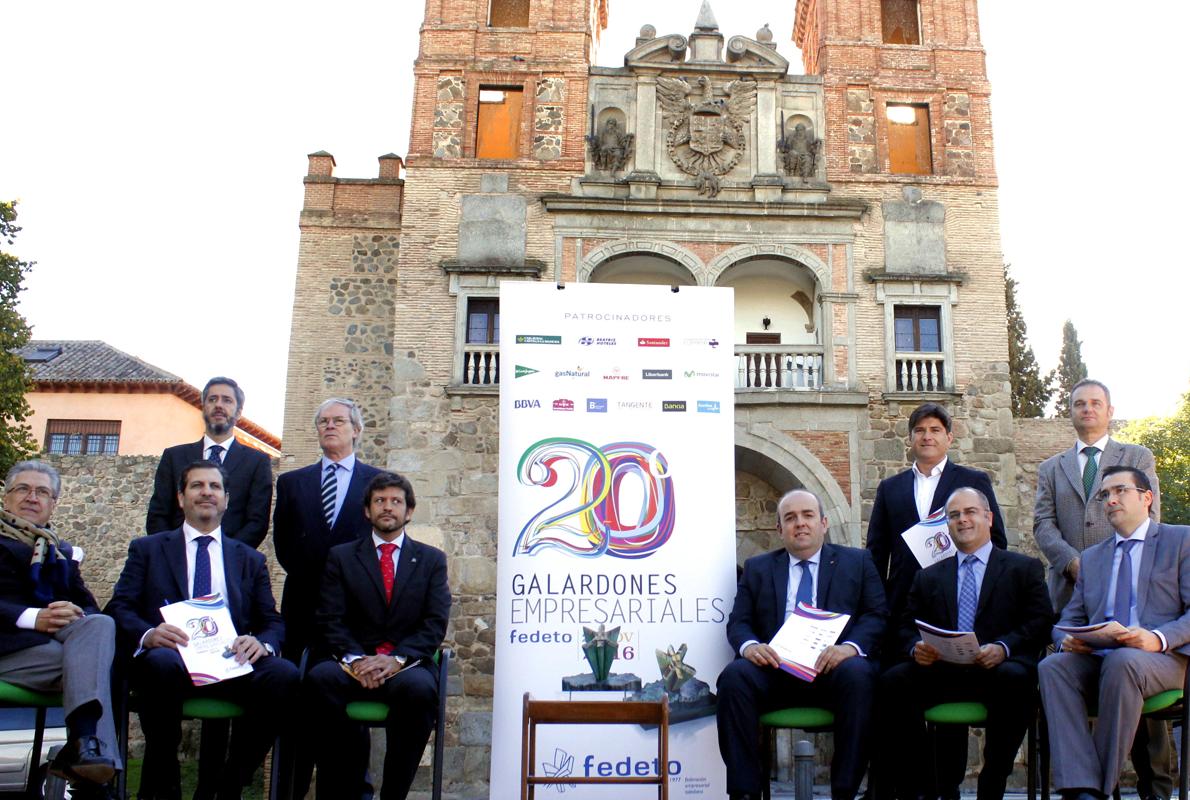 Patrocinadores y responsables de Fedeto antes de dar a conocer el fallo de los galardonados