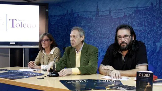Ana María Gómez, diputada provincial; José María González, concejal, y Gabriel Castaño, director de Cibra
