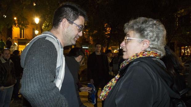 Montserrat Galcerán (derecha), en la protesta de apoyo al Patio Maravillas