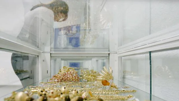 Una vitrina con joyas robadas en su interior, en una imagen de archivo