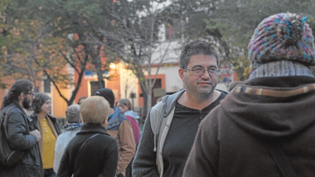 El edilde Economía y Hacienda, Carlos Sánchez Mato, en la manifestación contra el desalojo del Patio Maravillas