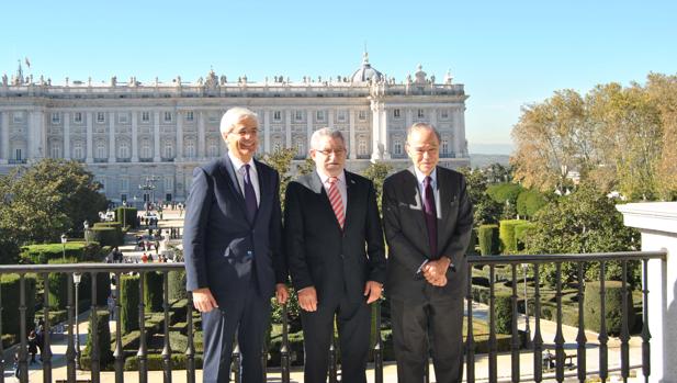 El director general del Teatro REal, Ignacio García-Berenguer, con Ángel Felpeto, y el presidente del Patronato de la Fundación del Teatro Real, Gregorio Marañón