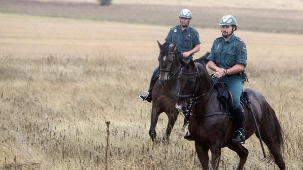 Una patrulla del equipo Roca a caballo en los campos de Ciudad Real
