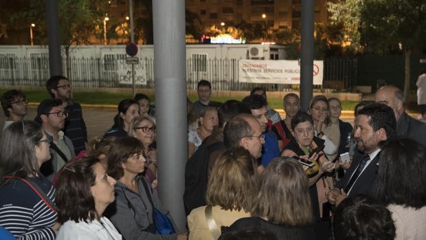 Imagen de Moliner frente al hospital provincial de Castellón