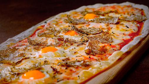 Las pizzas ovaladas son marca de la casa en la Trattoria Don Lisander