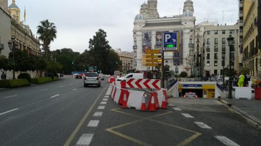 Detalle de la señalización en la plaza Tetuán