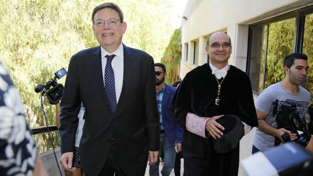 Puig con el rector de la Universidad de Alicante, Manuel Palomar, en la apertura del curso