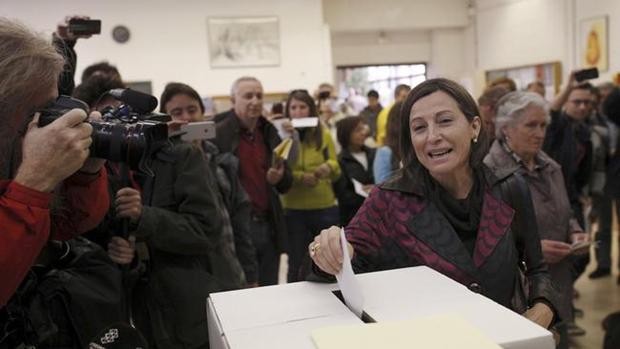 Carme Forcadell, votando en la consulta del 9-N