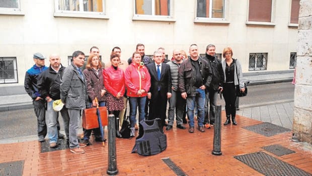 La Guardia Civil de Salamanca, en el centro, tras declarar en Valladolid ante el Juzgado Militar