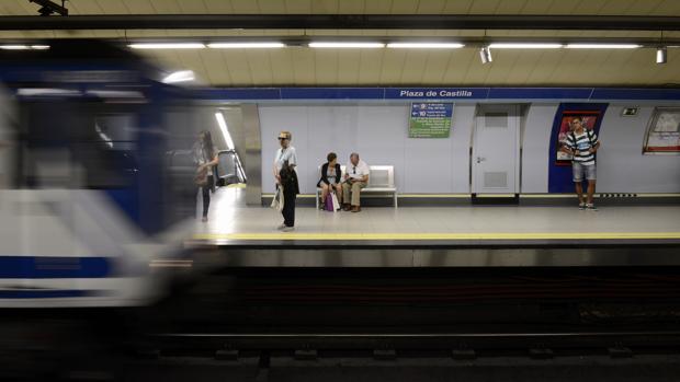 Usuarios en el Metro de Madrid