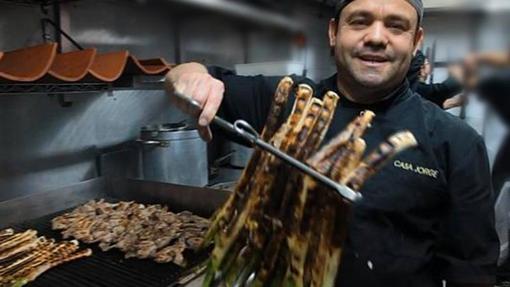 «Calçots» en las cocinas de Casa Jorge, en Madrid