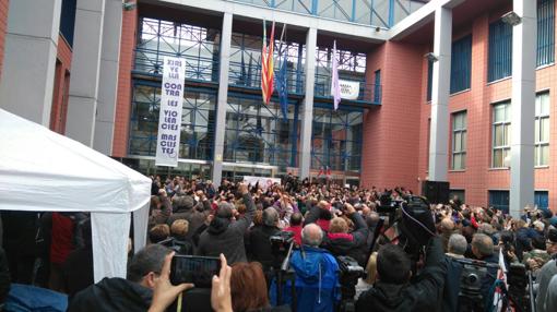 Una plaza del pueblo para Pedro Sánchez