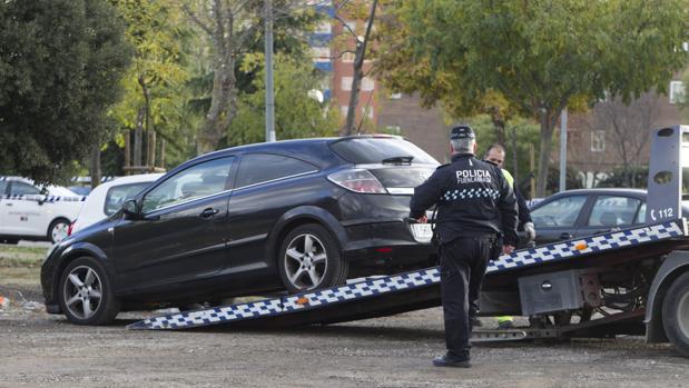 El coche donde fue hallada muerta la peluquera