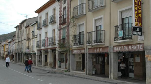 Una de las calles de Tendilla, en Guadalajara