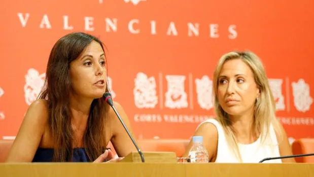 Elisa Díaz y Verónica Marcos, en dependencias de las Cortes Valencianas