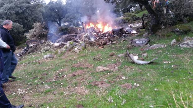 Cuatro fallecidos, dos adultos y dos menores, al estrellarse una avioneta en un pueblo de Toledo