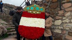 Ofrenda con el escudo municipal