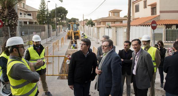 Imagen de Jorge Rodríguez en la visita a las obras de los nuevos colectores de Torrent