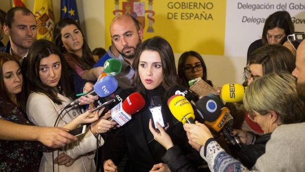 Inés Arrimadas después de su encuentro con Sáenz de Santamaría