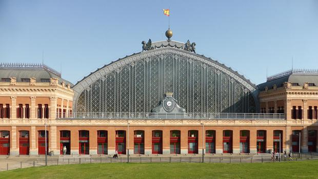 Fachada principal de la estación de Atoch