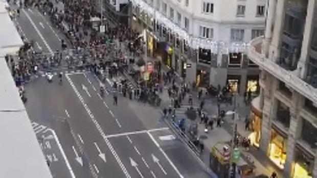 La calle, en el momento del corte