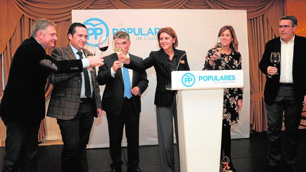 Cospedal, con sus compañeros del PP de Ciudad Real